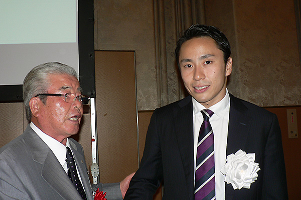 6月25日　太田雄貴選手壮行会で、豊原同志社スポーツユニオン会長と