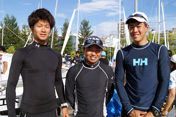 470優勝の渡辺(中央)、三好(左)、上野(右)